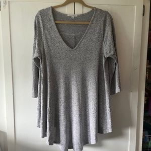 Green Envelope 1x gray 3/4 sleeve V neck swing top tunic